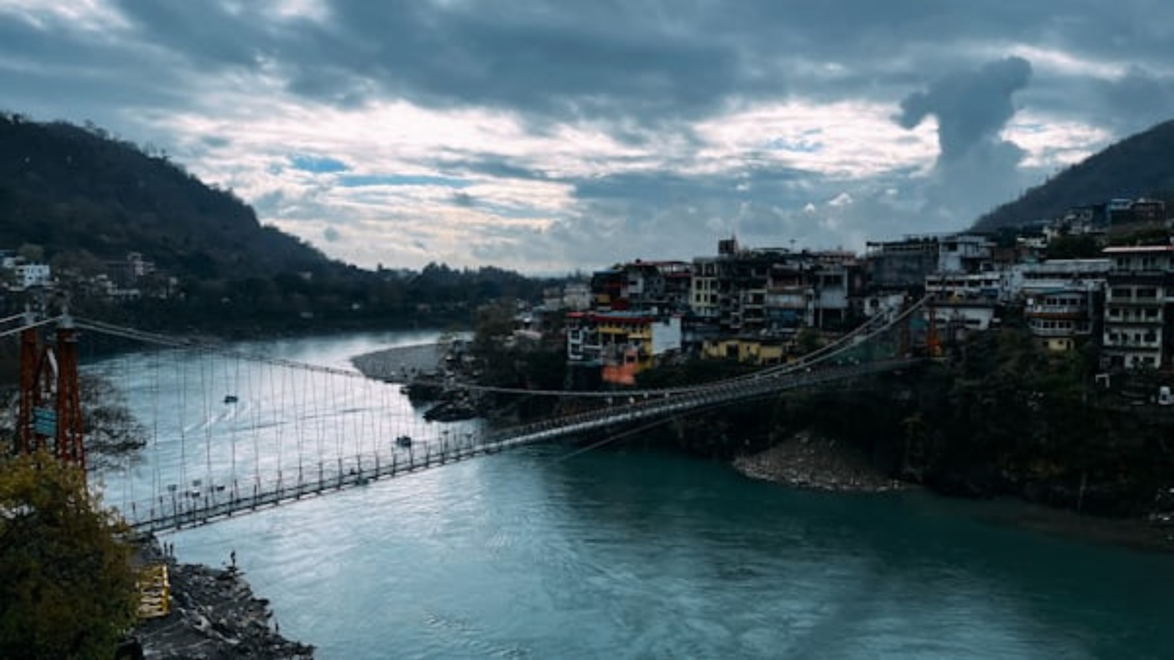 Laxman Jhula – The Iconic Suspension Bridge of Rishikesh